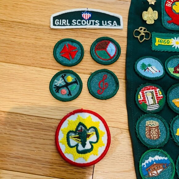 COPY - Vintage Girl Scout Sash with Tons Of Merit Badge Patches - Picture 2 of 9